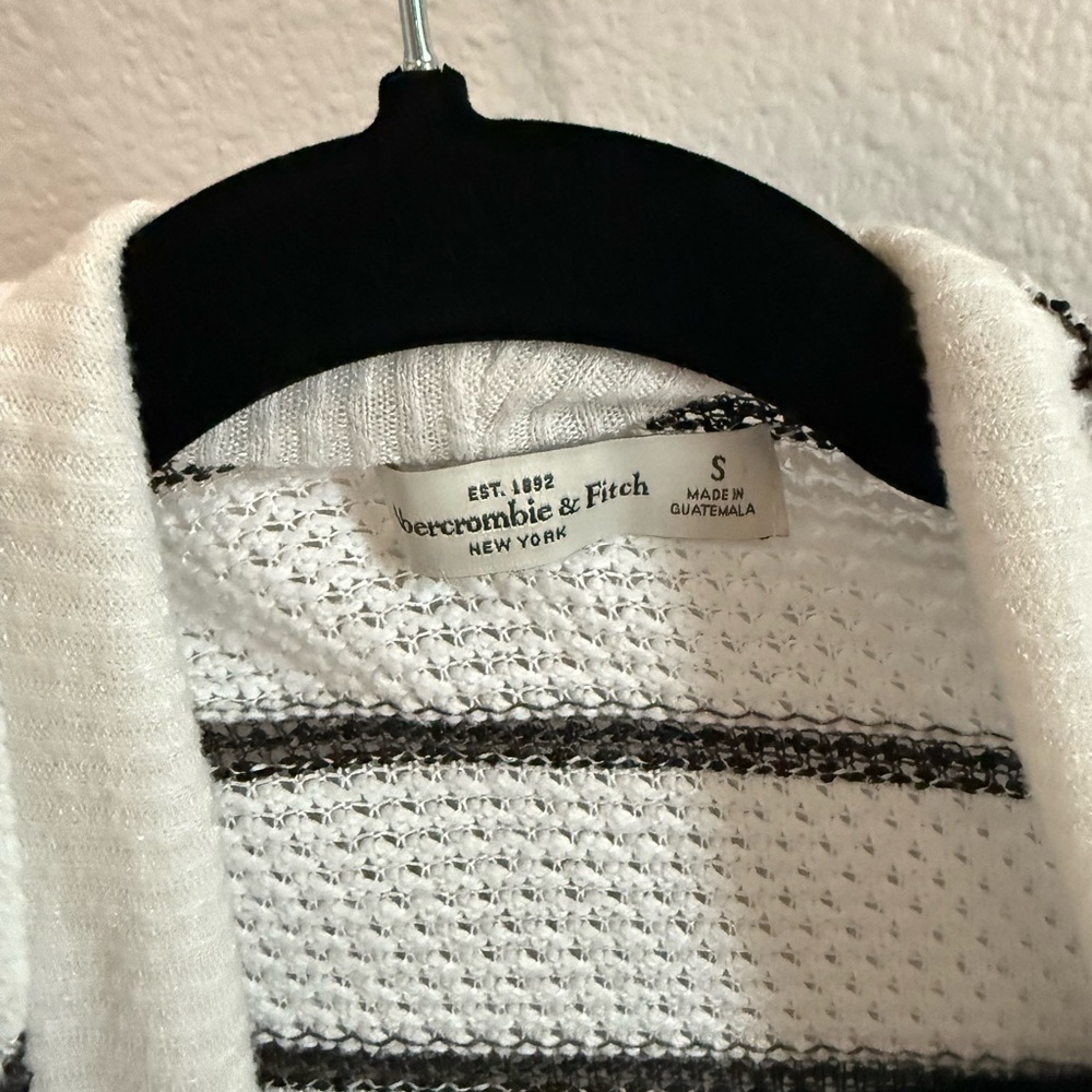 Abercrombie & Fitch White and Black Striped Cardigan - Picture 2 of 2